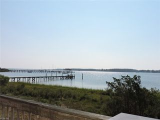 3789 Coates LN, Hayes, VA 23072