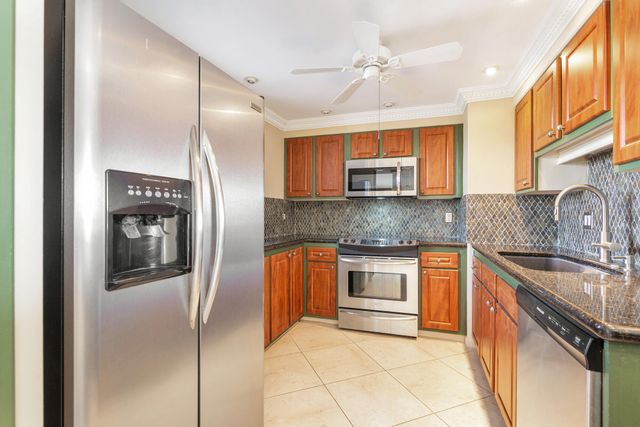 5200 N Flagler Drive 404, West Palm Beach, FL 33407