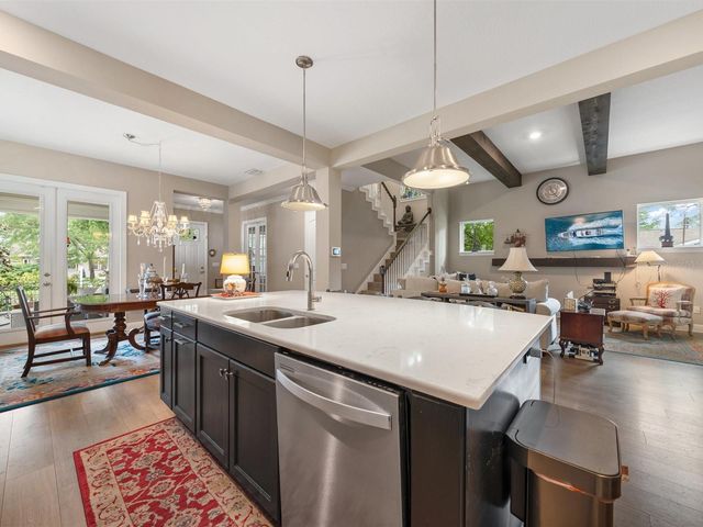 710 36TH AVENUE N, St Petersburg, FL 33704
