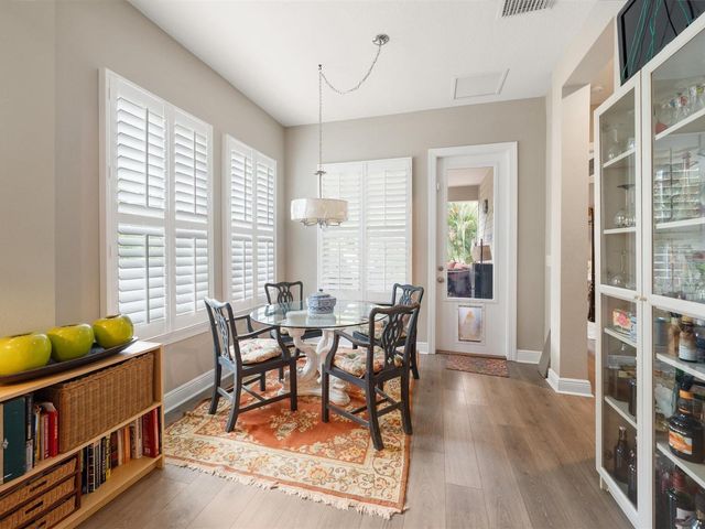 710 36TH AVENUE N, St Petersburg, FL 33704