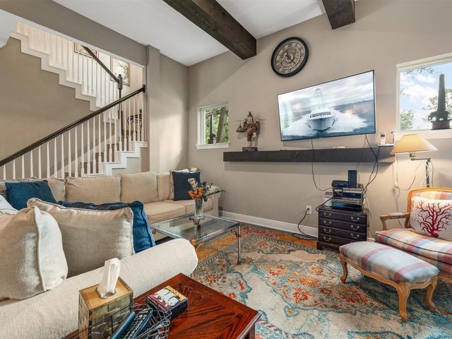 710 36TH AVENUE N, St Petersburg, FL 33704