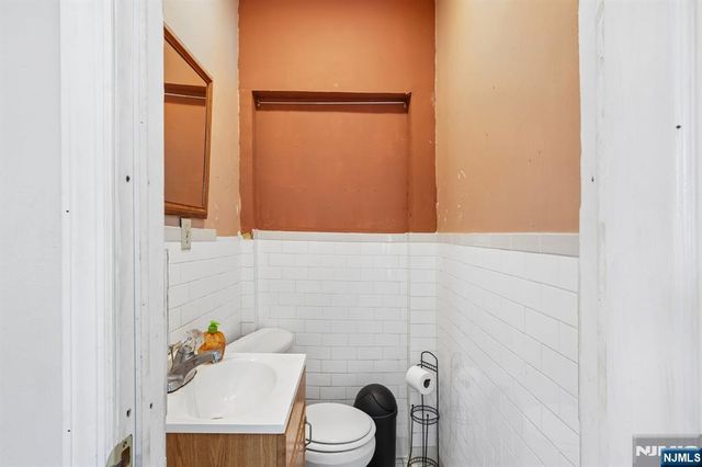 711-713 Degraw Avenue, Newark, NJ 07104