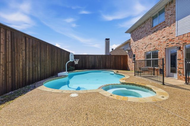 4704 Ericksen Drive, Carrollton, TX 75010