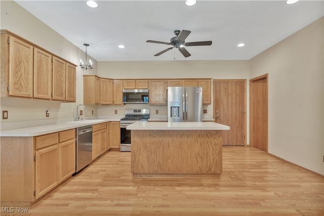 915 Shackleton Drive, Canal Fulton, OH 44614