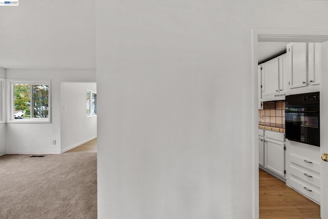 1947 E St, Hayward, CA 94541