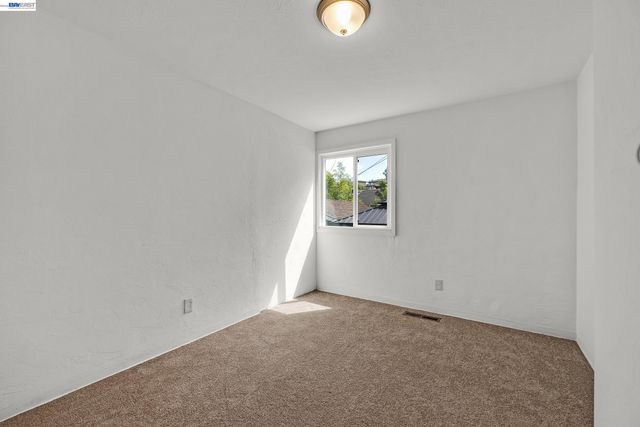 1947 E St, Hayward, CA 94541