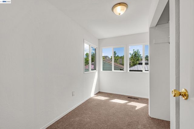 1947 E St, Hayward, CA 94541