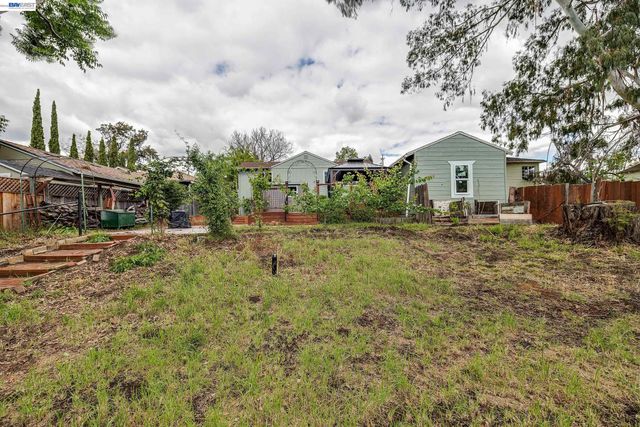 1947 E St, Hayward, CA 94541