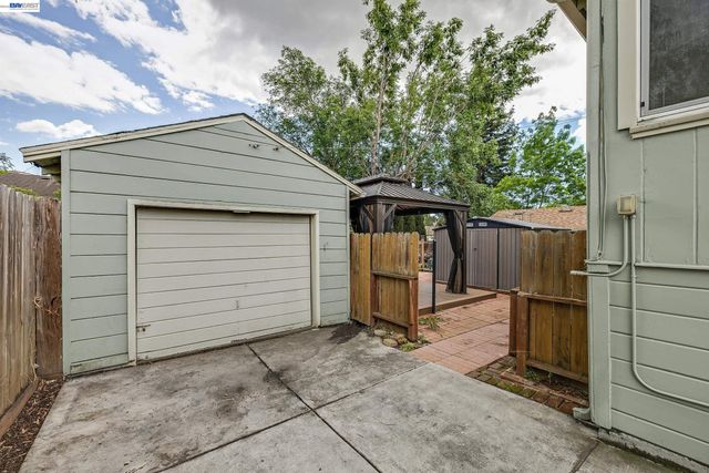 1947 E St, Hayward, CA 94541