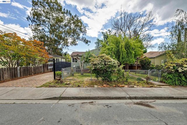 1947 E St, Hayward, CA 94541