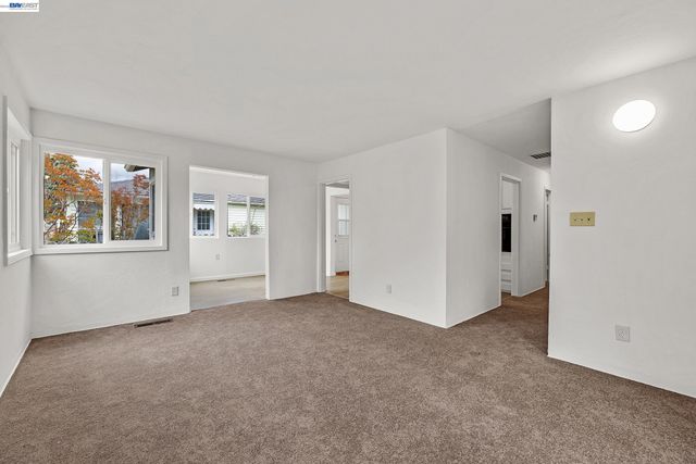 1947 E St, Hayward, CA 94541