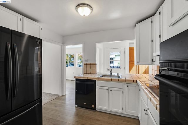 1947 E St, Hayward, CA 94541