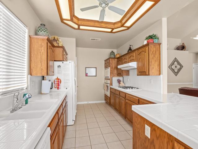 2887 E Christopher Drive, Fresno, CA 93720