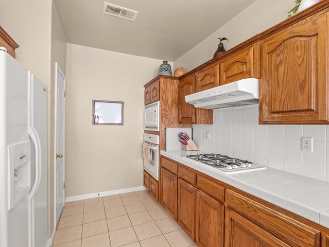 2887 E Christopher Drive, Fresno, CA 93720