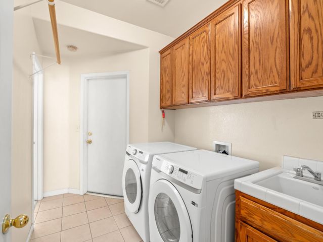 2887 E Christopher Drive, Fresno, CA 93720