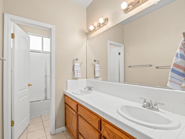 2887 E Christopher Drive, Fresno, CA 93720