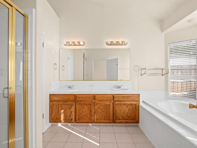 2887 E Christopher Drive, Fresno, CA 93720