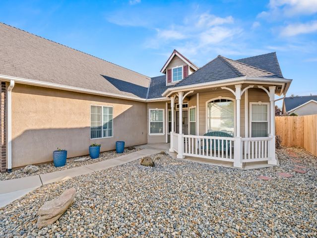 2887 E Christopher Drive, Fresno, CA 93720