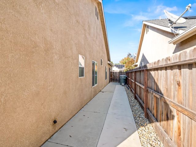 2887 E Christopher Drive, Fresno, CA 93720