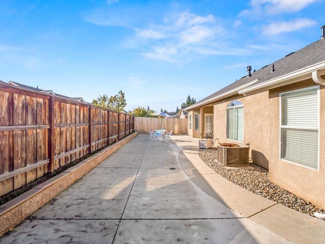 2887 E Christopher Drive, Fresno, CA 93720