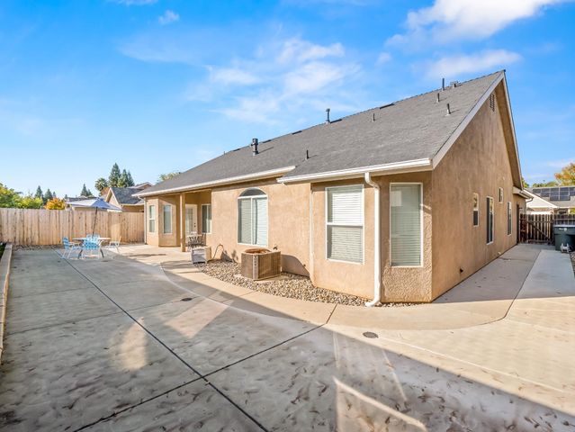 2887 E Christopher Drive, Fresno, CA 93720