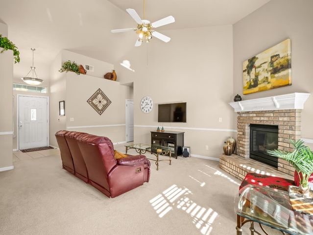 2887 E Christopher Drive, Fresno, CA 93720