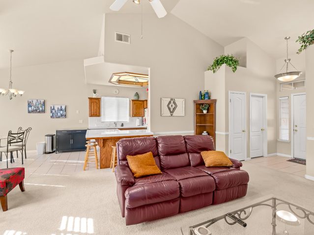 2887 E Christopher Drive, Fresno, CA 93720