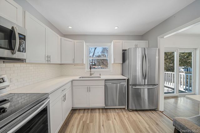 122 Weaver Road, West Sayville, NY 11796