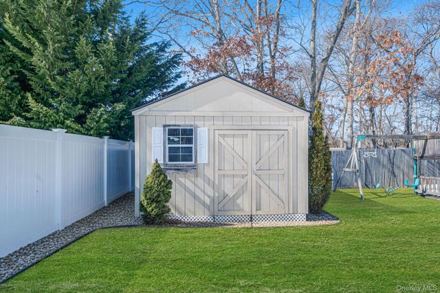 122 Weaver Road, West Sayville, NY 11796