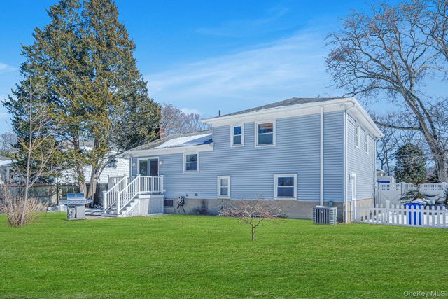 122 Weaver Road, West Sayville, NY 11796