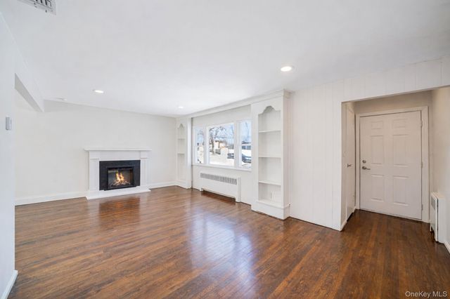 122 Weaver Road, West Sayville, NY 11796