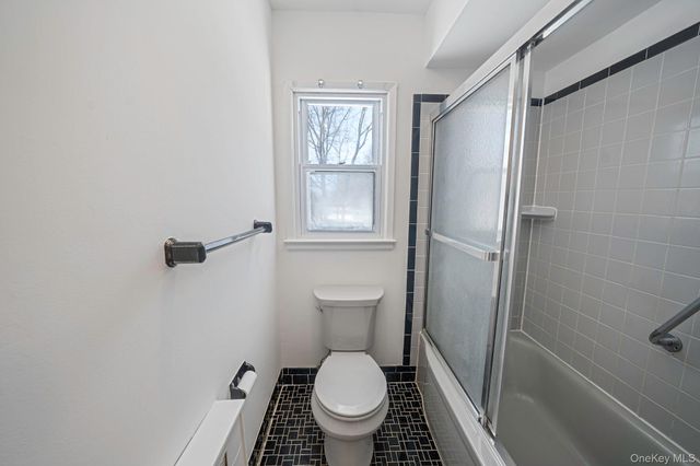 122 Weaver Road, West Sayville, NY 11796