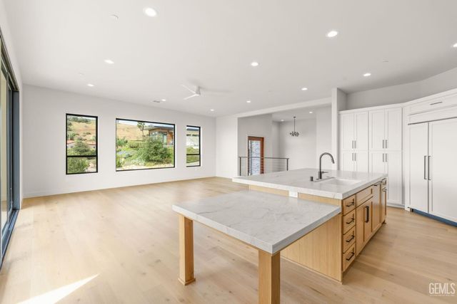 872 Via Ondulando, Ventura, CA 93003