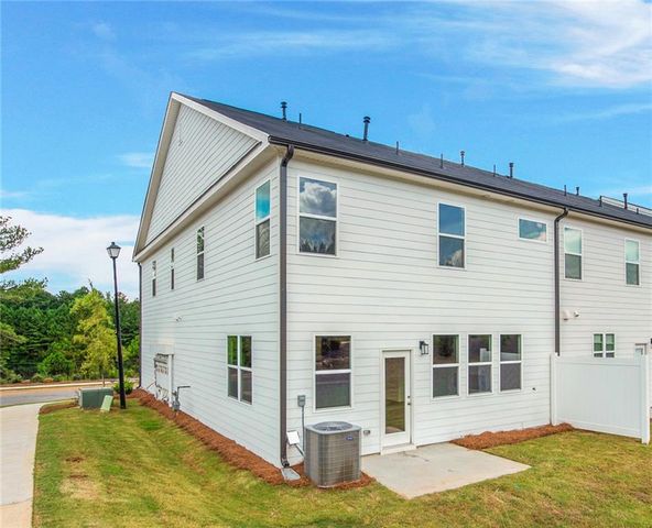 410 Point Place Drive, Loganville, GA 30052