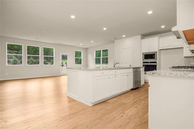 410 Point Place Drive, Loganville, GA 30052