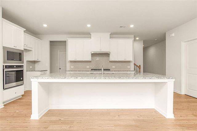 410 Point Place Drive, Loganville, GA 30052
