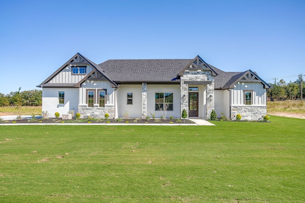 200 Sweetgrass Drive, Poolville, TX 76487