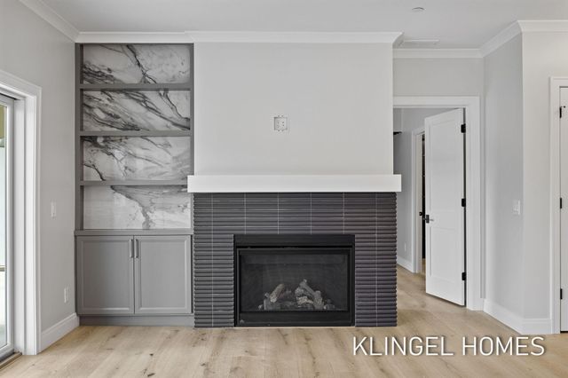 930 W Savidge Street 7, Spring Lake Vllg, MI 49456