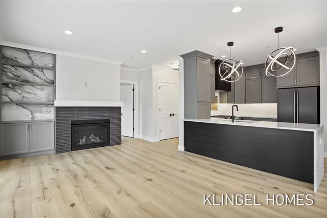 930 W Savidge Street 7, Spring Lake Vllg, MI 49456