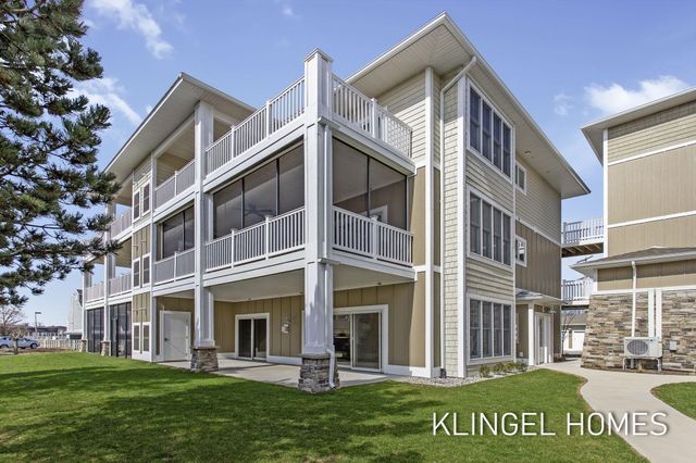 930 W Savidge Street 7, Spring Lake Vllg, MI 49456