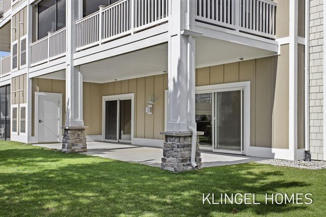 930 W Savidge Street 7, Spring Lake Vllg, MI 49456