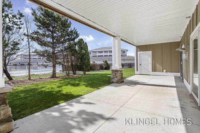 930 W Savidge Street 7, Spring Lake Vllg, MI 49456