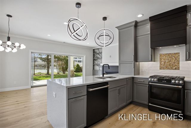 930 W Savidge Street 7, Spring Lake Vllg, MI 49456