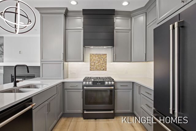 930 W Savidge Street 7, Spring Lake Vllg, MI 49456