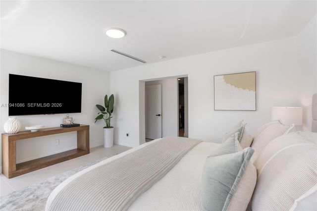 7810 Hawthorne Ave, Miami Beach, FL 33141