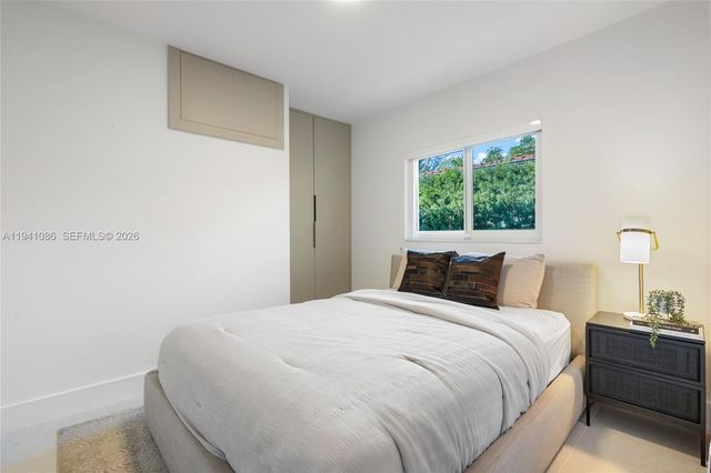 7810 Hawthorne Ave, Miami Beach, FL 33141