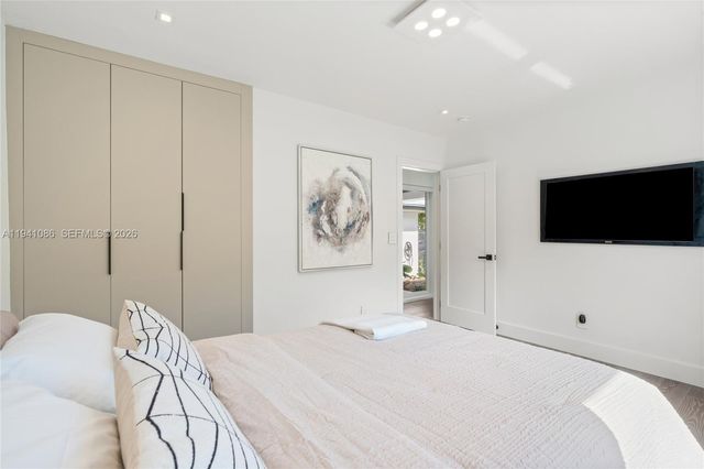 7810 Hawthorne Ave, Miami Beach, FL 33141