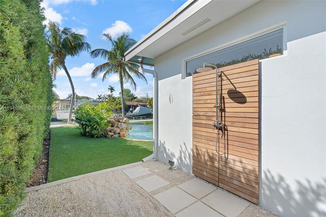 7810 Hawthorne Ave, Miami Beach, FL 33141