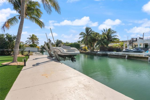 7810 Hawthorne Ave, Miami Beach, FL 33141