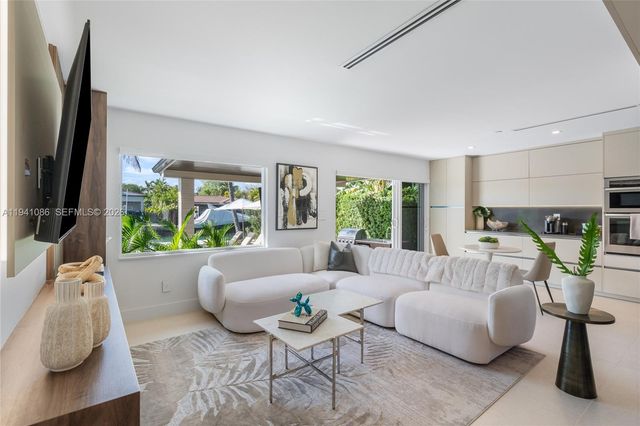 7810 Hawthorne Ave, Miami Beach, FL 33141